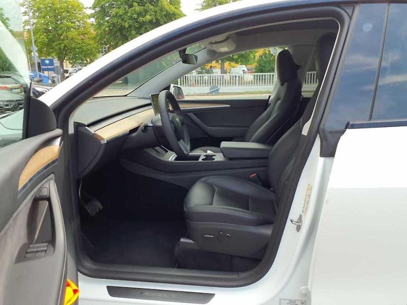 Tesla Model Y ZAMLUVENO !  TZ 94% - fotka 4 z 8