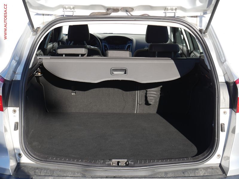 Ford Focus (2012) 1.6TDCi, ČR, Klima - fotka 7 z 14