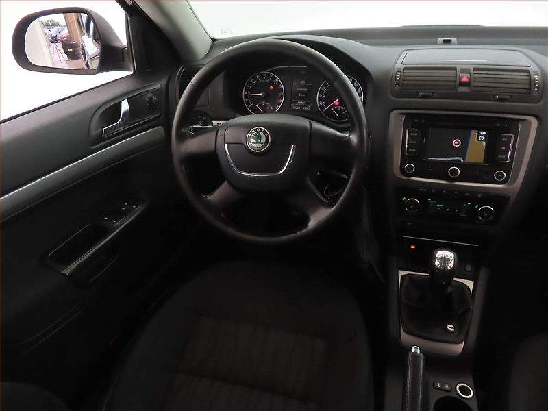 Škoda Octavia (2009) Ambiente Plus 1.9 TDI - fotka 7 z 14
