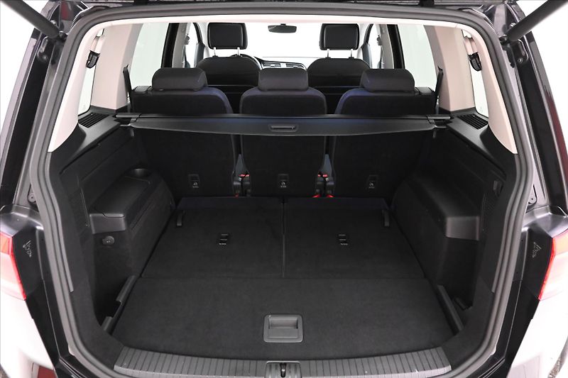 Volkswagen Touran 2,0 TDI 110kW DSG Highline 7mí - fotka 11 z 33