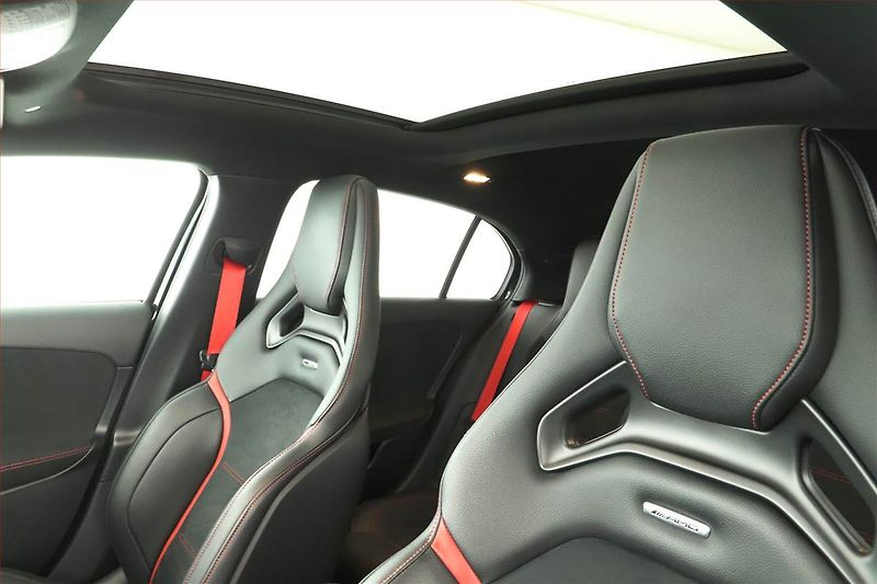 Mercedes-Benz Třídy A (2022) A 35 AMG 4MATIC - fotka 13 z 19