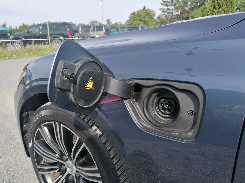 Volvo V60 (2020) 2.0 T6 AWD PHEV INSCRIPTION - fotka 25 z 42