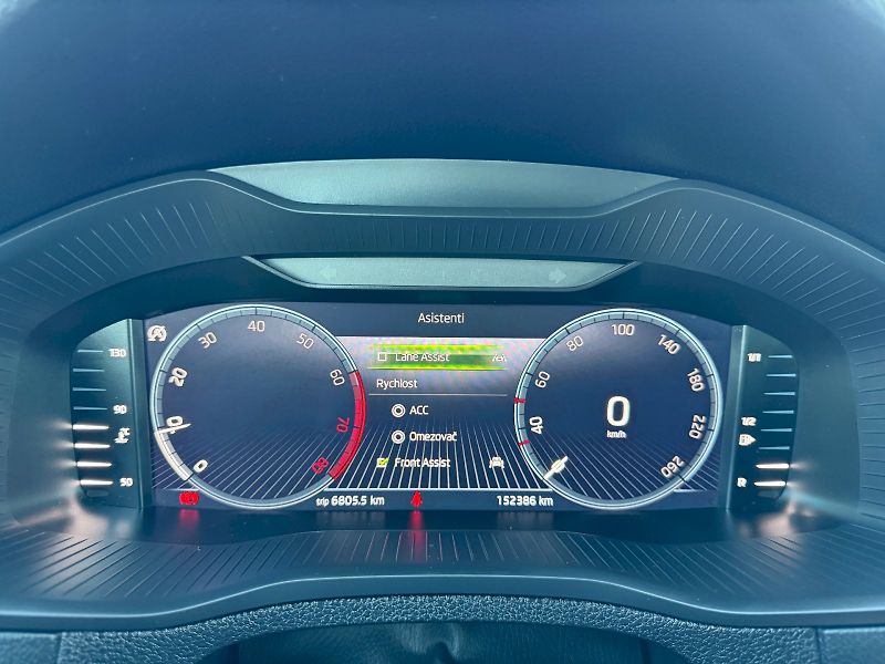Škoda Karoq (2022) 1.5 TSI 110kW Style Exclusive - fotka 14 z 35