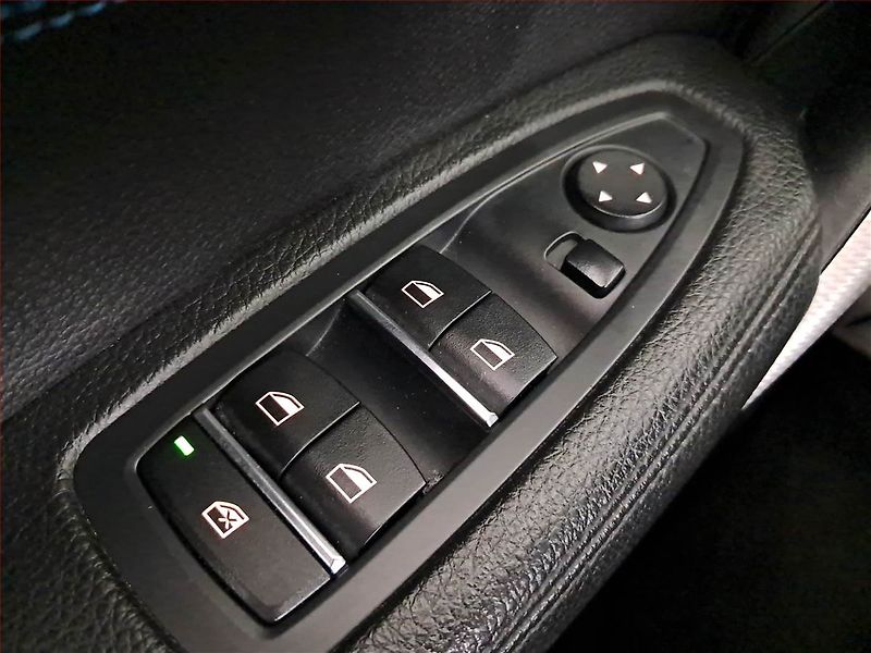 BMW Řada 1 (2018) 118i, Automat, Kůže, Navi - fotka 16 z 16