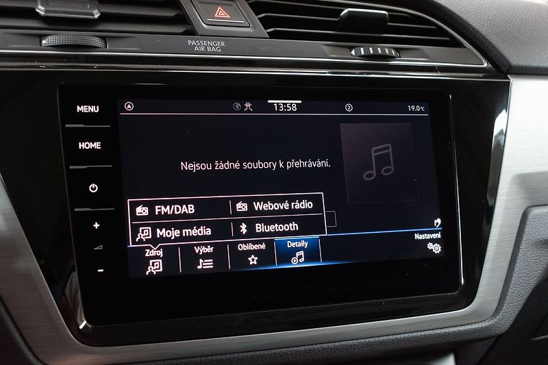 Volkswagen Touran 1.5 TSI TAŽNÉ*7.MÍST*DPH*ČR 1M - fotka 32 z 45