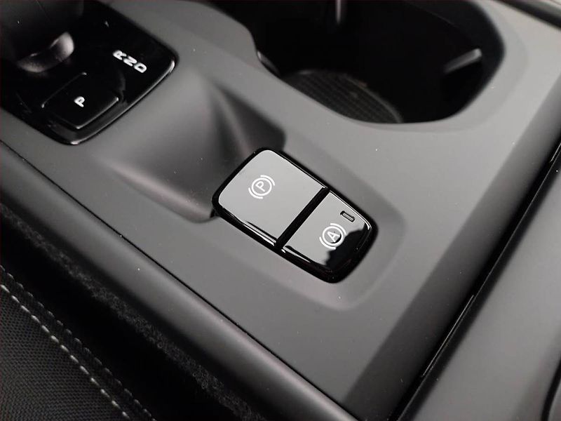 Volvo XC40 (2024) B4 - fotka 22 z 24
