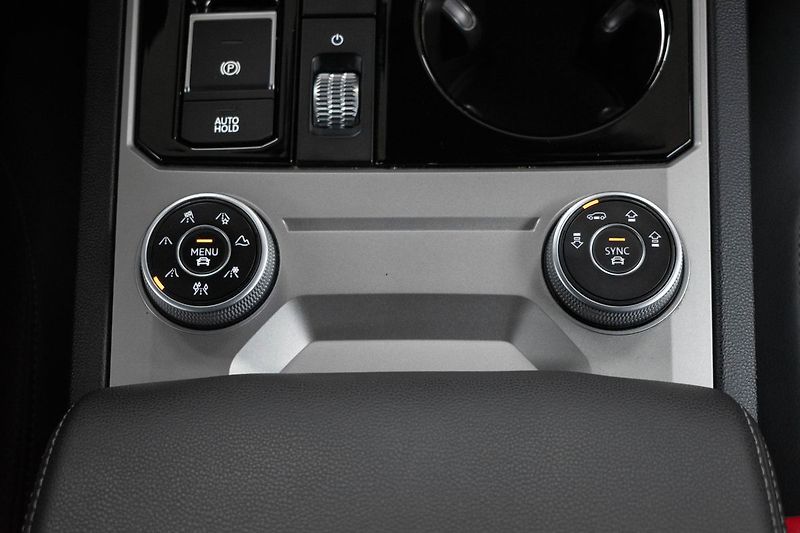 Volkswagen Touareg 3.0TDI R-LINE*TAŽNÉ*WEBASTO*ČR - fotka 35 z 49