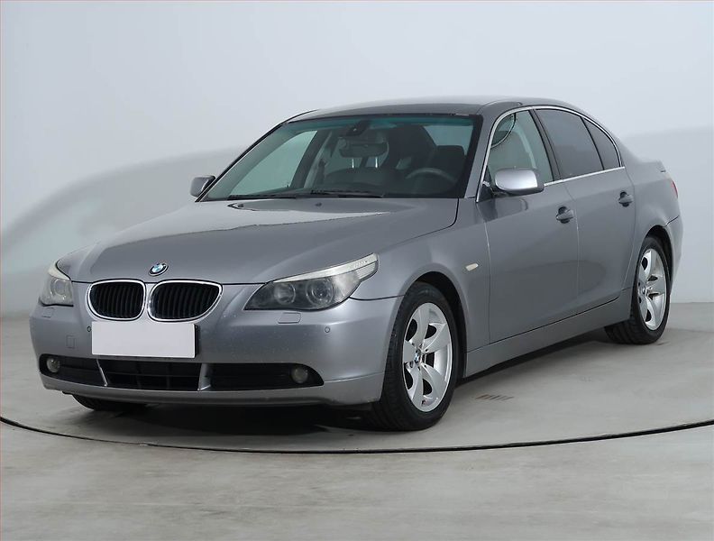 BMW Řada 5 (2004) 520i, LPG, po STK, rezervace - fotka 2 z 19