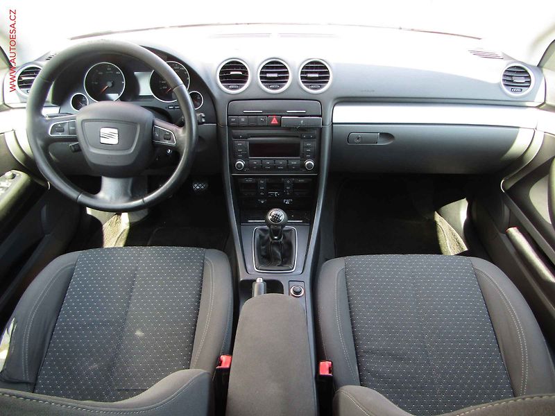 Seat Exeo (2009) 2.0 TDi, AC, park.asistent - fotka 8 z 16