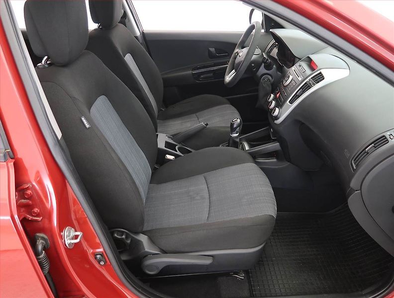 Kia Ceed (2010) 1.6 CRDi, slušný stav - fotka 9 z 16