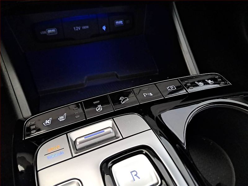 Hyundai Tucson (2022) Premium 1.6 T-GDI HEV - fotka 17 z 21