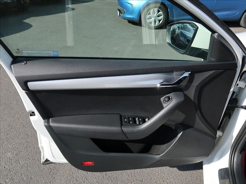 Škoda Octavia 1,6 TDi,77kW,NovéČR,tempomat - fotka 19 z 22