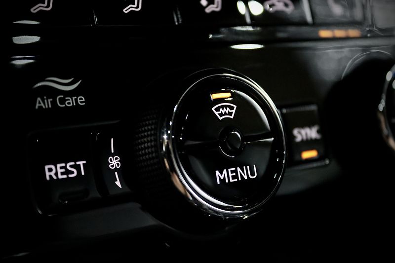 Škoda Superb 3 2.0 TSI 162 kW DSG Sportline - fotka 40 z 48