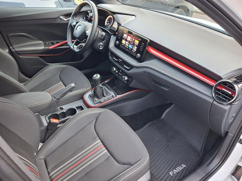 Škoda Fabia (2023) Monte Carlo 1,0TSi 81kW - fotka 32 z 34