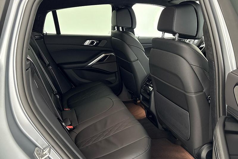 BMW X6 xDrive40d - fotka 13 z 27