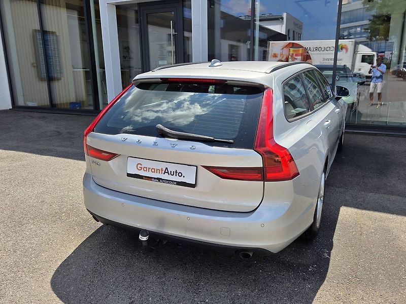 Volvo V90 (2018) D4 2.0 140kW - fotka 4 z 43