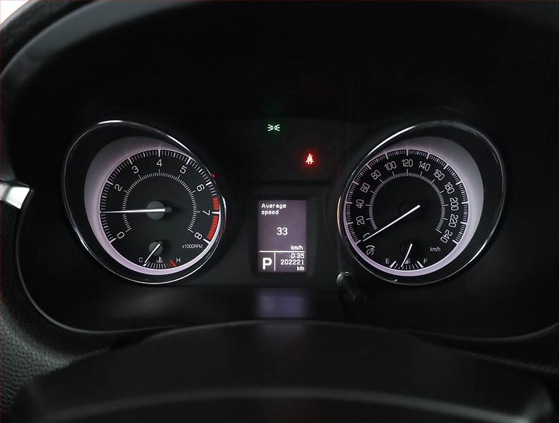 Suzuki Kizashi (2012) 2.4 VVT, 4X4, Automat - fotka 9 z 15