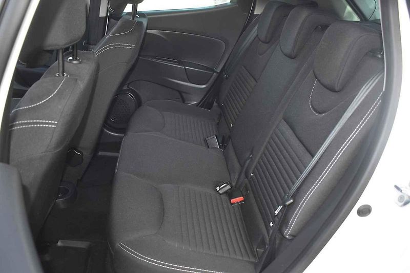 Renault Clio jezdí dobře jak na kvalitním, tak i na horším povrchu.