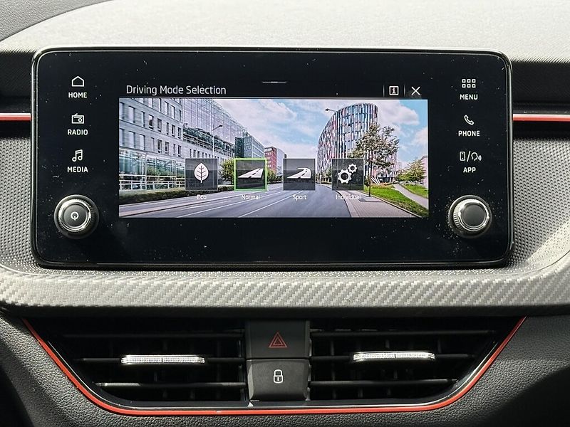 Škoda Scala DSG 1,5 TSi 110 kW Monte Carlo - fotka 15 z 24