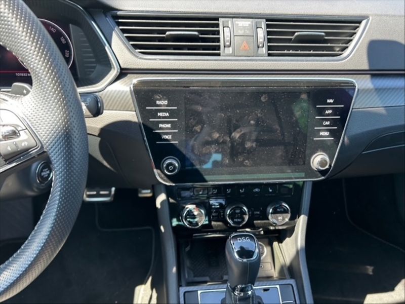 Škoda Superb 2,0 TDI 110 Sportline DSG - fotka 10 z 11