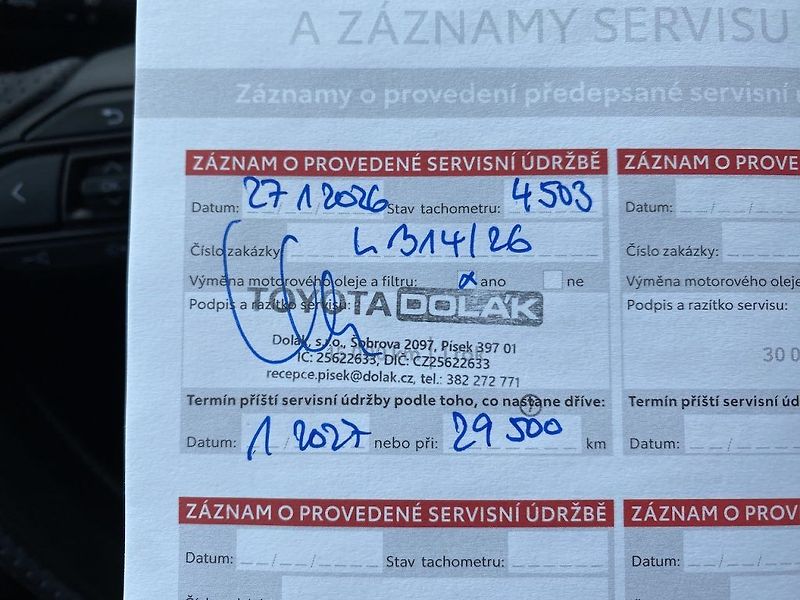 Toyota Yaris 1.5HEV, ČR-1m, GR Sport, DPH - fotka 17 z 17