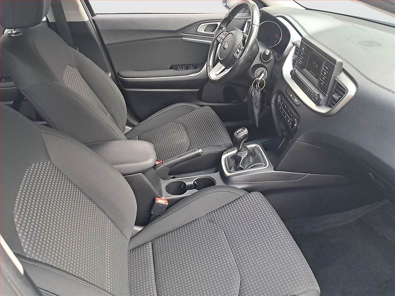 Kia Ceed (2021) 1.6 CRDi MHEV, Serv.kniha - fotka 9 z 17
