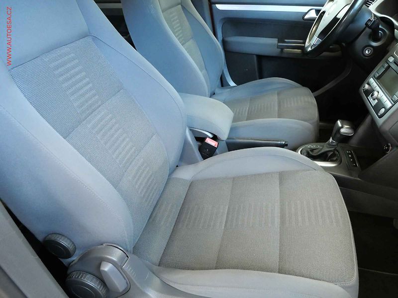 Volkswagen Touran (2010) 1.4 TSI, DSG - fotka 11 z 20