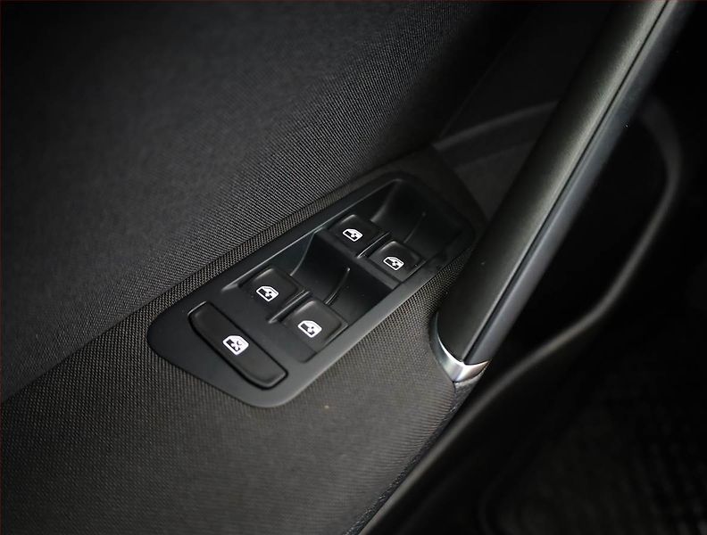 Volkswagen Golf (2021) 32 kWh - 37 Ah, SoH 94% - fotka 18 z 22