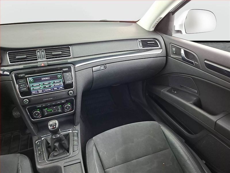 Škoda Superb (2014) 2.0 TDI, 4X4, Kůže, Bi-Xenony - fotka 8 z 17