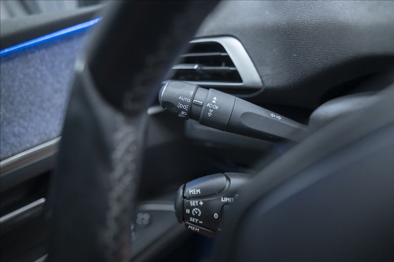 Peugeot 5008 1,2 PT KAMERA VÝHŘEV 7 MÍST ČR - fotka 20 z 36