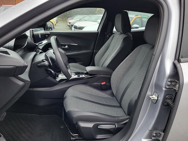 Peugeot 2008 1.2 PureTech 130k AUTOMAT - fotka 7 z 45