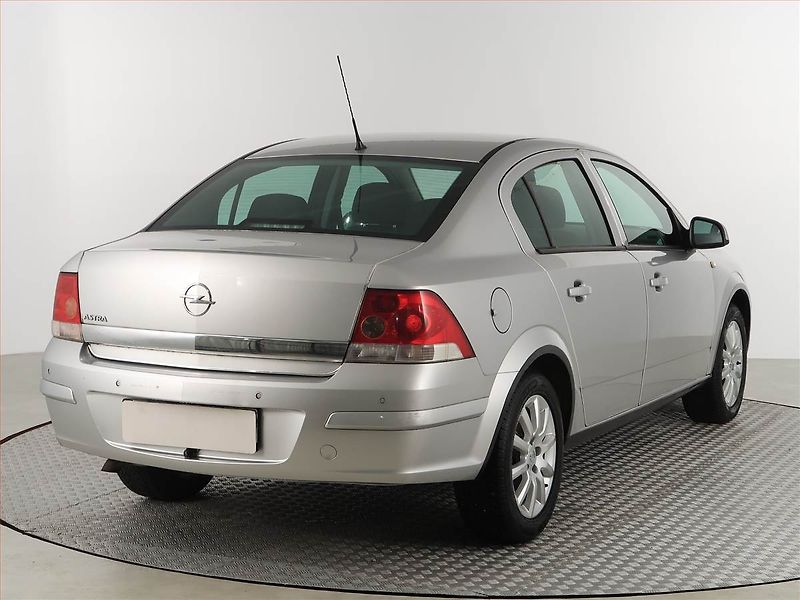 Opel Astra (2012) 1.6 16V, Tempomat - fotka 5 z 18