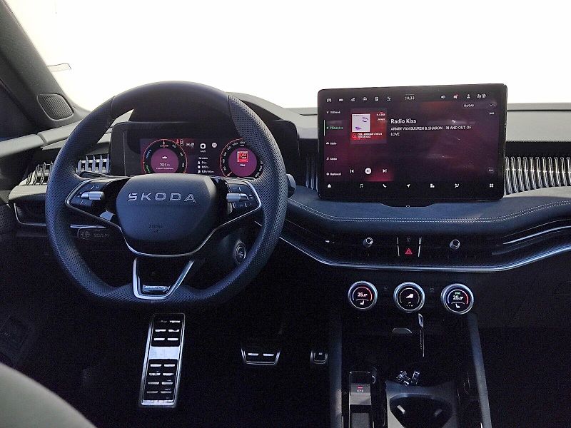 Škoda Superb (2025) iV SportLine 1,5 Tsi 150 Kw DS - fotka 6 z 44