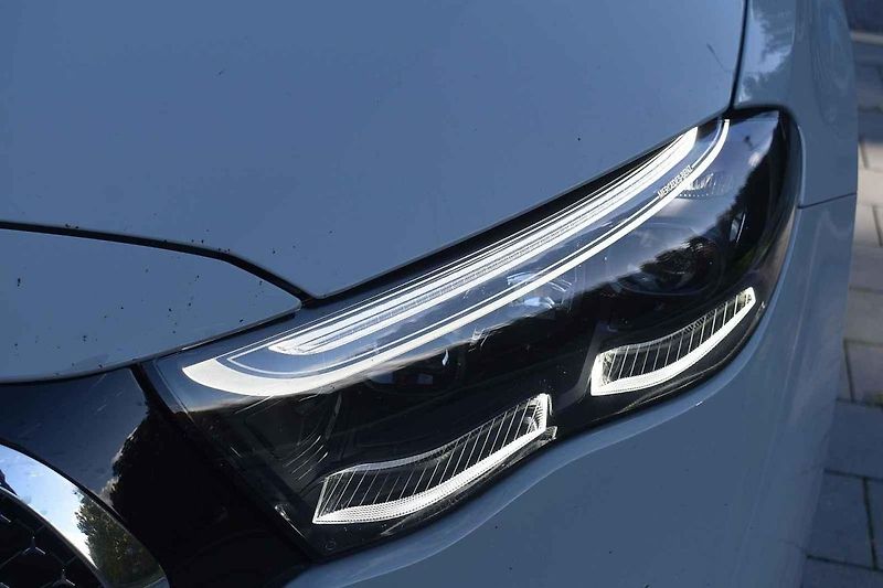 Nový Mercedes-E je současně důstojný i naprosto moderní