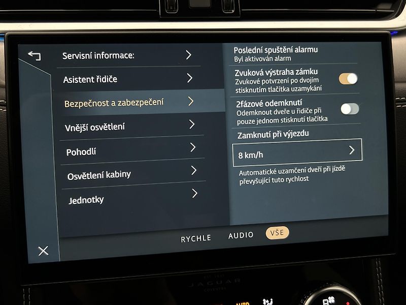 Jaguar F-Pace D200 R-DYNAMIC SE AWD AUT  - fotka 44 z 49