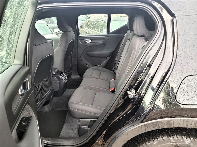 Volvo XC40 TWIN PLUS 408 PS,4X4,78KWh - fotka 14 z 50