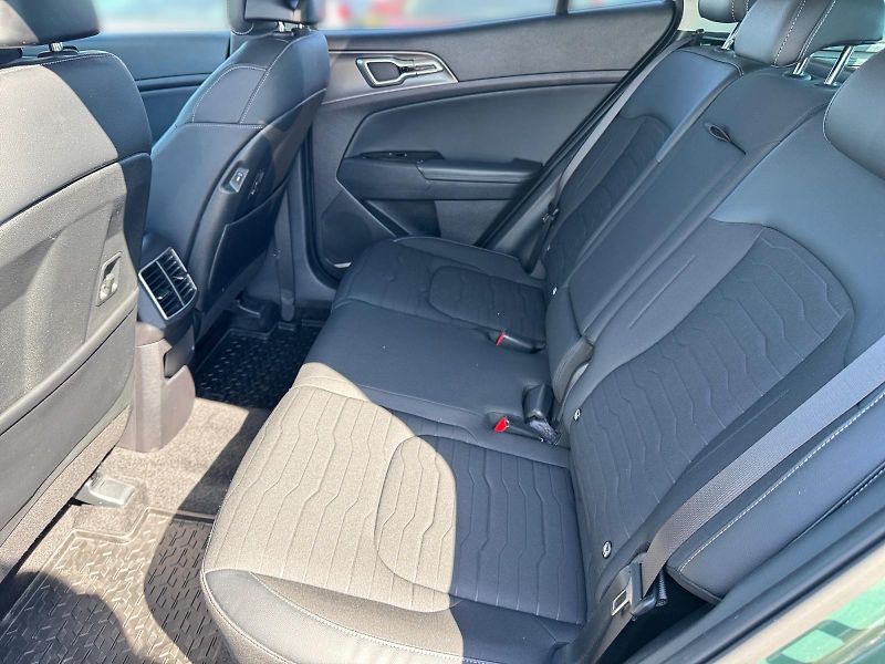 Kia Sportage (2023) TOP 1.6TGDI 132kW 4x4 CZ DPH - fotka 8 z 11