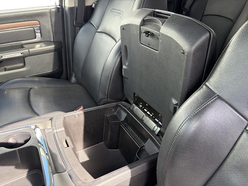 Dodge RAM (2016) 1500 Laramie V8 HEMI - fotka 32 z 40