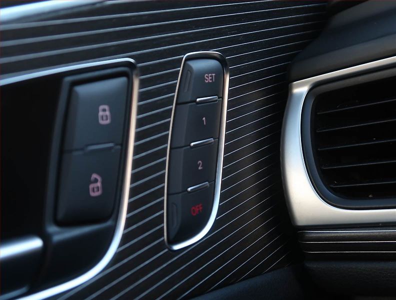 Audi A6 Allroad (2015) 3.0 TDI, 4X4, Automat, Kůže - fotka 17 z 25