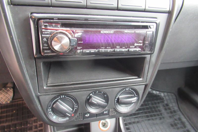 Volkswagen Fox 1.2 KLIMA - fotka 10 z 15
