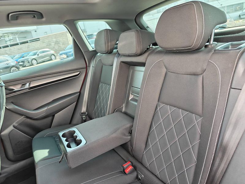 Škoda Karoq 2,0TSI 140kW Sportline 7DSG 4x - fotka 8 z 23