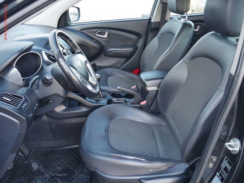 Hyundai ix35 (2010) 2.0 CRDi, ČR, AC, temp, tažné - fotka 9 z 20