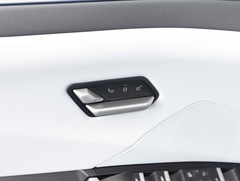 BMW iX3 50 xDrive - fotka 20 z 21