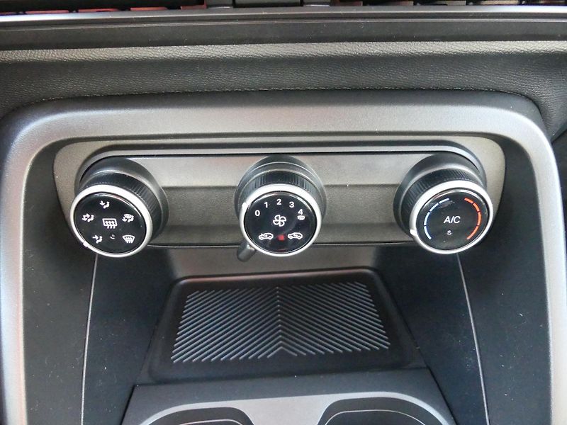 Citroën C3 (2025) PLUS TURBO 100 S&S MAN6 - fotka 16 z 19