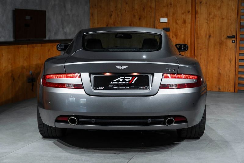 Aston Martin DB9 - fotka 18 z 19