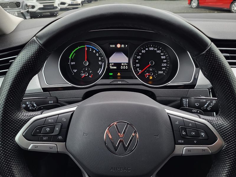 Volkswagen Passat 1.4 TSI PHEV GTE DSG HYBRID - fotka 11 z 46