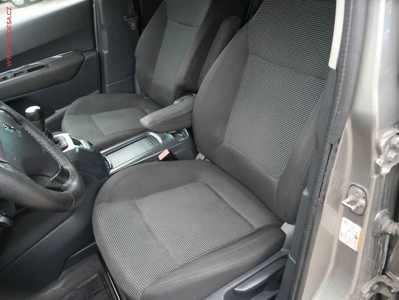 Peugeot 5008 (2012) 1.6 i, STK6/28 - fotka 9 z 15