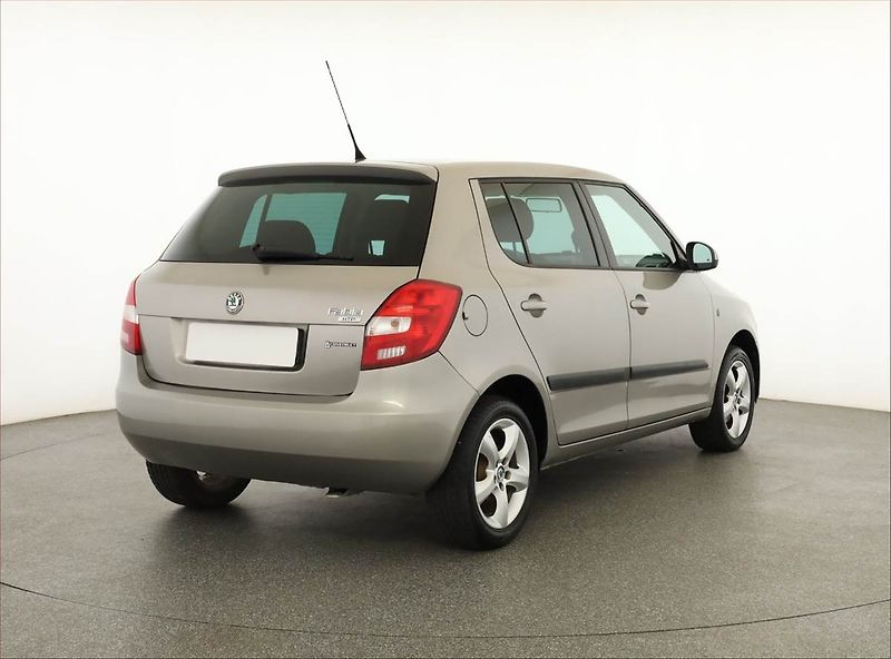 Škoda Fabia (2008) Ambition 1.2 12V, pěkný stav - fotka 5 z 12