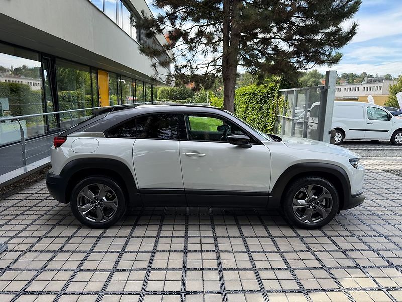 Mazda MX-30 e-Skyactive BOSE / 360° kamera - fotka 36 z 37
