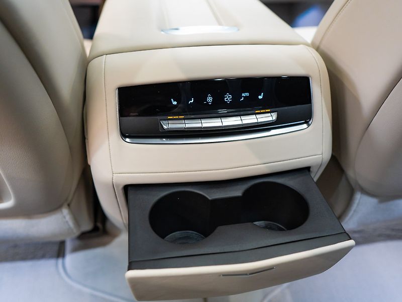 Cadillac Escalade (2026) 6.2 Premium Lux Platinum 2026 - fotka 46 z 50